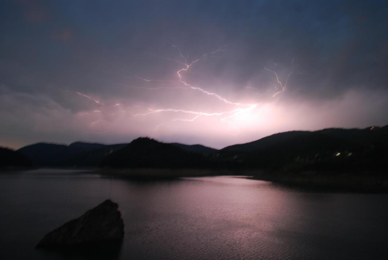 Tarski Dom Zaovine Buitenkant foto